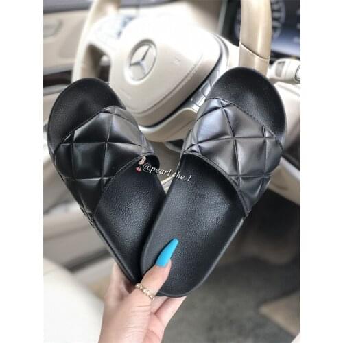 2021 New Ladies Fluffy slippers Outside shoes designer slippers famous brands Comfortable Faux Fox fur Winter slippers