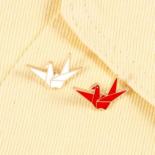 2PCS/Set Fashion Enamel Pins White Red Paper Crane Brooch Jeans T-shirt Backpack Lapel Pin Women New Jewelry Gifts For Friends
