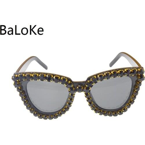 Oversized Cateye Crystal Frame Sunglasses Women Trendy Fashion Ladies Retro Crystal Sun Glasses Sexy Eyeglasses