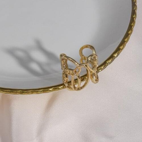 2021 Fashion Wife Gift Twisted Wire Flower Eco Metal Gold Rings for Girls Exotic Unique Jewelry for Women Retro Party Accessory
