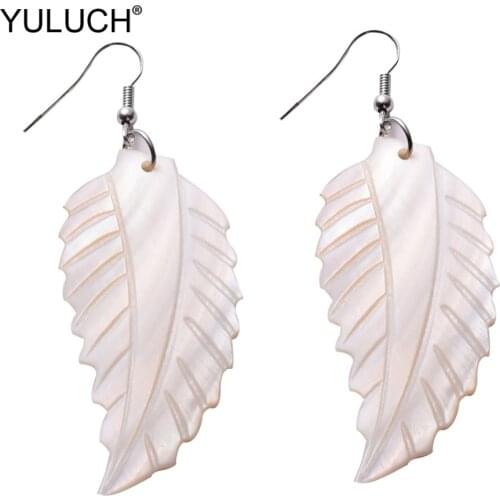 YULUCH 2019 Fashion Summer Feather Chandelier Earrings Trendy Nature Beach Shell Hanging Pendant Earings For Women Lady Wedding
