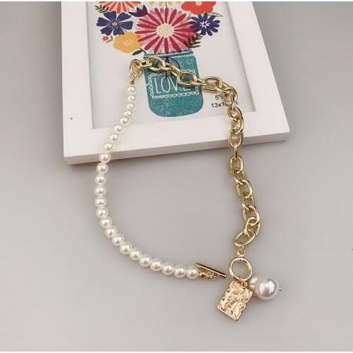 Ladies Fashion Retro Punk Baroque Portrait Creative Irregular Pearl Necklace Asymmetrical Lock Pendant Necklace Jewelry