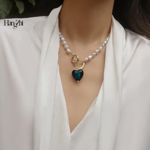 Hangzhi 2020 Autumn New Niche Design Retro Baroque Freshwater Pearl Colorful Glass Love Pendant Necklace for Women Girls Jewelry