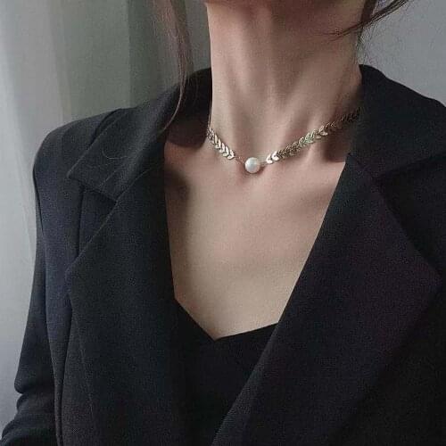 2021 New Fashion Kpop Pearl Leaf Necklace Clavicle Chain Necklace for Women Jewelry Girl Gift
