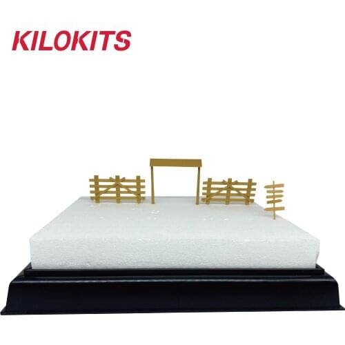 1/72 Scale Landscape Base Set 20x20cm with Plastic Unpainted Fences and Road Sign DIY Hobby Craft
