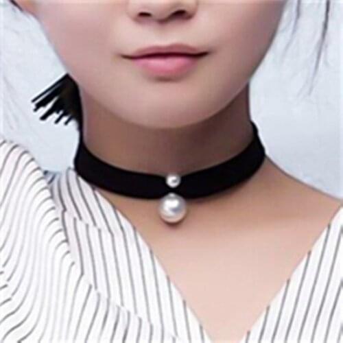 Simple Vintage Velvet Pearl Choker Short Black Clavicle Collar Necklace Gothic Chokers Necklaces for Women Party Gift