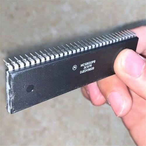 1Pcs MC68010P12 MC68010P8 MC68010P10 68010 68010P12 32-Bit Processor . 68010 Cpu . Electronic Component IC New Original