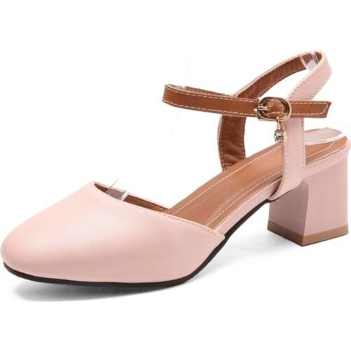 Spring and summer models 18 years of fashion square head thick with the buckle with the size code 33-43 Baotou sandals female