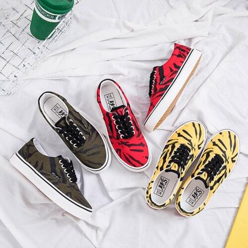 Canvas Fashion Shoes Unisex 2020 Spring New Girls Casual Shoes Man Sneakers Male Trainers Low-top Skateboard Shoes Lace Up 35-44