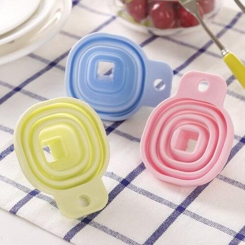 1Pcs 3Colors Food Grade Silicone Gel Folding Funnel Foldable Telescopic Long Neck Funnel Liquid Filling Kitchen Tools