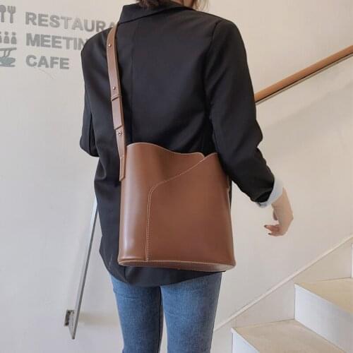 Women 2020 Simple and Fashionable Bucket Bag Korean Version Versatile Large Capacity Bag