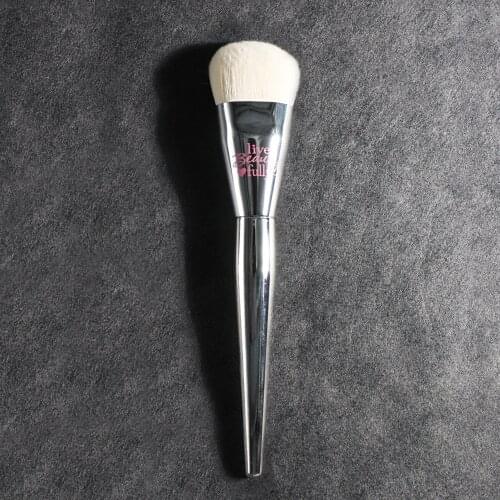 Professional It Cosmetic Foundation Brush Silver Chromed Round Head Liquid Foundation BB Cream Bronzer Makeup Brush