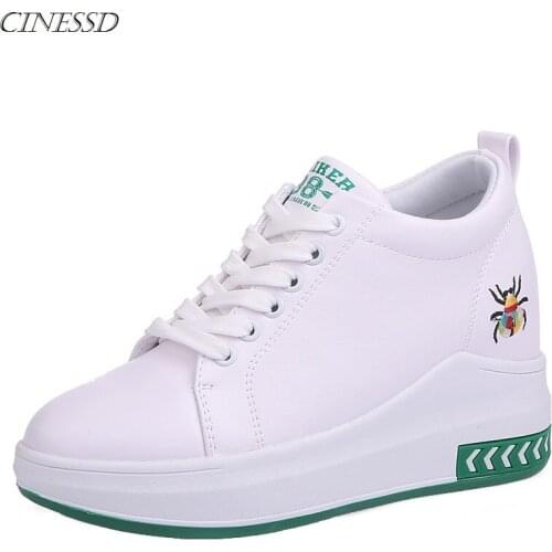 Shoes womens winter 2019 autumn new thick bottom inside heightening womens Korean versatile leisure student sports shoes