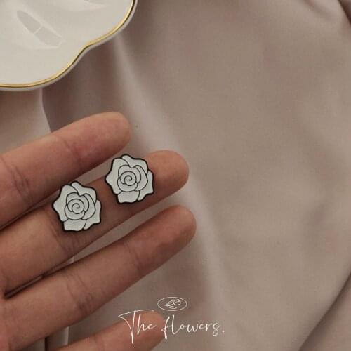 QiLuxy Enamel White Flower Stud Earrings for Women Fashion Temperament Vintage Rose Earrings Wedding Jewelry Gifts