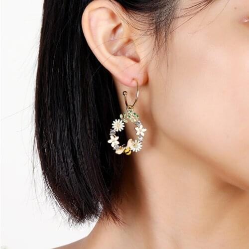 Fashion Bee Flower Shape Drop Earrings Korean Sweet Cute Women Gold Color Earrings for Party Jewelry Gift