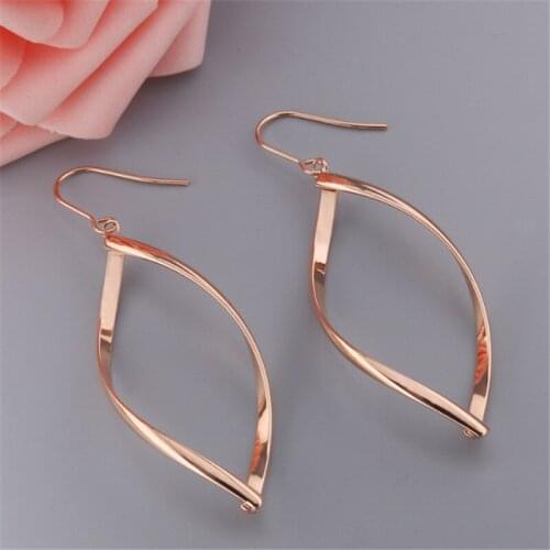 2019 New Arrival Rose Gold Color Punk Stud Earrings For Women Leaves High Quality Stainless Steel Stud Earrings Fashion Jewelry