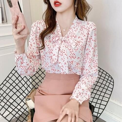 Chiffon shirt womens autumn 2021 new style fashion temperament western style age-reducing professional top