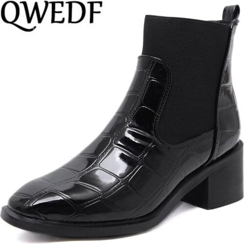 QWEDF 2019 Woman Boots Fur Winter Warm Ankle Chelsea Boots Woman Shoes Mixed Color Beads Short Boots Ladies Footwear X10-49