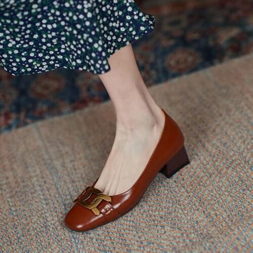2021 Spring New Thick Heel Shoes Womens Brown Vintage Square Toe Metal Buckle Low Top Shallow Mouth Womens Shoes