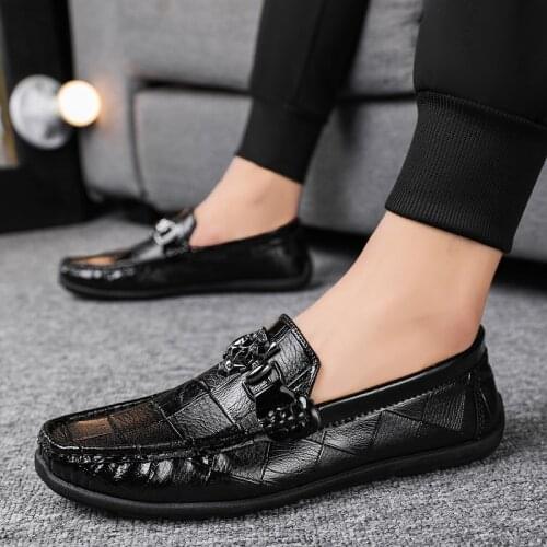 Mens Spring Autumn Casual Shoes Lattice Leather Tiger Head Metal Button Doudou Shoe Comfortable Versatile Soft Sole Casual Shoe