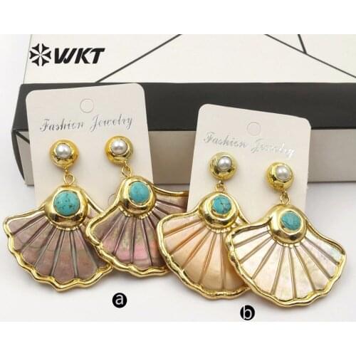 WT-E504 Fashion Shell Earrings with Pearls and Green Gem-stone Embellished with Gold Trimming Hand-carved Pattern Skirt Shape