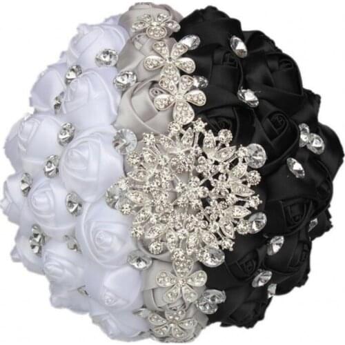2021 Black and White Wedding Bouquet Rose Flowers Satin Crystal Beaded Bridal Bouquets Country Designer Fashion