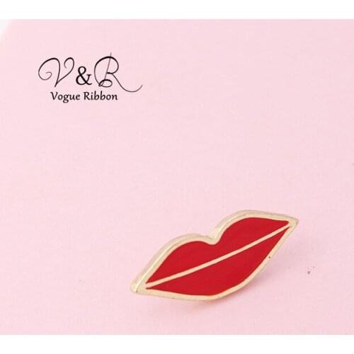 Enamel Red Lip Brooch Pin Fashion Simple Small Christmas Brooch Holiday Party Accessories For Women Lady Best Friend Gift 2019