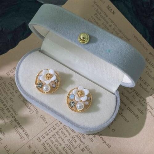 2021 New Korean Flower Earrings Pearl And Rhinestone Earrings For Women Vintage Court Style Stud Earring Party Jewelry