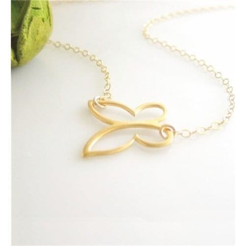 Fashion Simple Hollow Butterfly Animal Necklace Jewelry. Lovely Butterfly Pendant Necklace. Elegant Temperament Female Necklace
