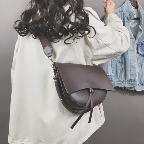 Vintage Wide Strap Saddle Crossbody Bags For Women Trendy Half Moon Design Large Capacity PU Leather Female Shoulder Bags 2021