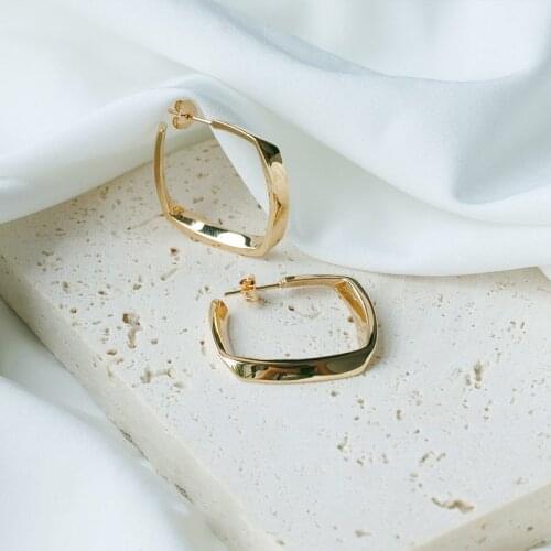 Womens Fashion Simple Style Stud Earrings Square Twisted Geometric Earring Stud Hyperbolic Shiny Ear Piercing Jewelry For Lady