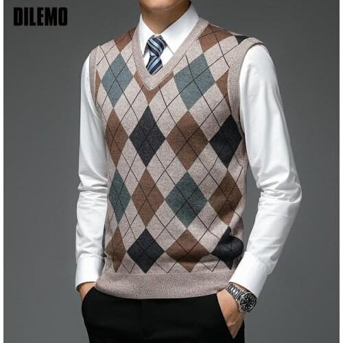 New Fashion Designer Brand Argyle Pullover Diamond Sweater V Neck Knit Vest Men 6% Wool Sleeveless Autum Casual Men Clothing