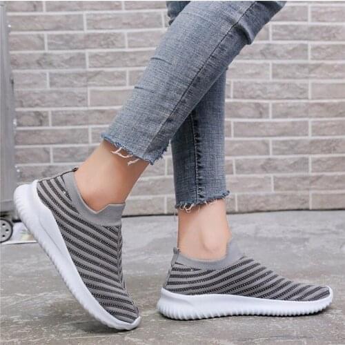 2019 New Casual Shoes Woman Flats Flat Bottom Flying Woven Comfortable Breathable Slip on Sneakers Women Shoes Flats Plus Size