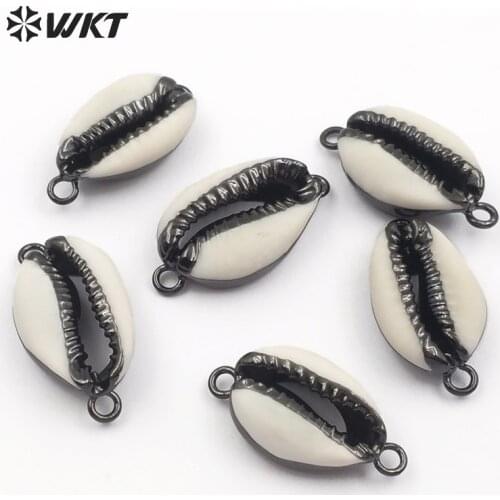 WT-JP048 Hot Sale Double Hooks Pendant Natural Cowrie Shell With Black Gun Plated For Women Necklace Pendant
