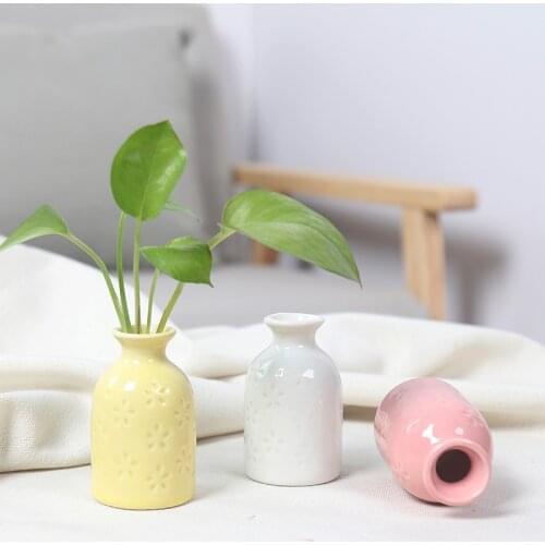 Simple Home Decor Ornament Tabletop Small Ceramic & Porcelain Vases for Office Table