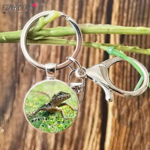 FIMAODZ Green Iguana Keychain Eyelash Leopard Gecko Maned Lion Lizard Chameleon Glass Pendant Key Chain Keyring for Men Women
