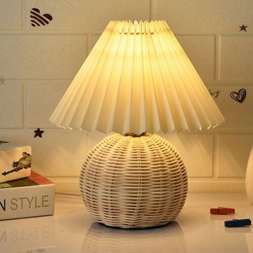 Modern Ceramic Table Lamp Beside Lamp For Living Room Vintage Girl Pleated Bedside Table Lamp Ceramic Decorative Table Lamp
