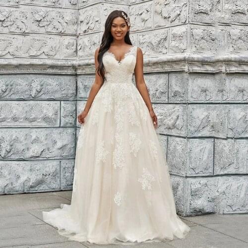 2021 V-Neck Appliques Lace Button A-Line Tulle Wedding Dress Bridal Gowns Robes De Mariées Vestidos De Novia