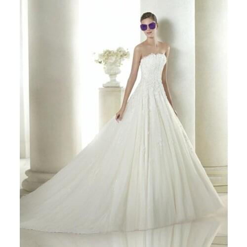 Beautiful Wedding Dress Ball Gown 2021 Appliques Princess Wedding Dresses Elegant Lace Wedding Gown Strapless Long Train