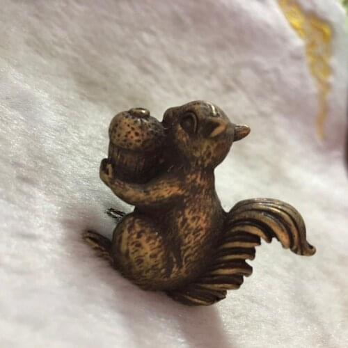 CHINA copper bronze fengshui wealth Squirrels embrace pinecones small Statue Metal crafts family decorations