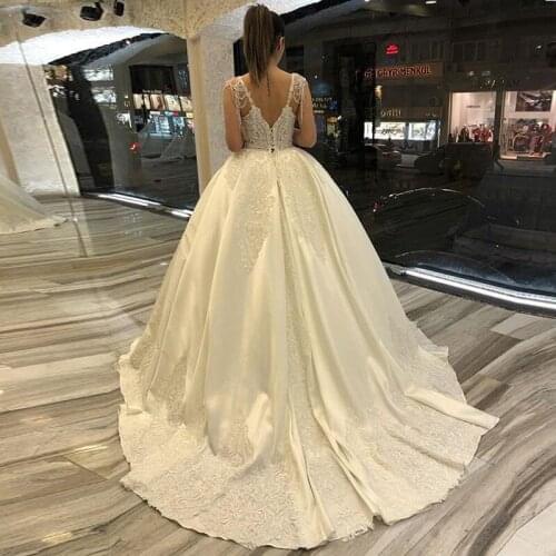Luxury Wedding Dress 2020 Beading Lace Appliques Satin Bridal Gown with Corset Back Sweep Train
