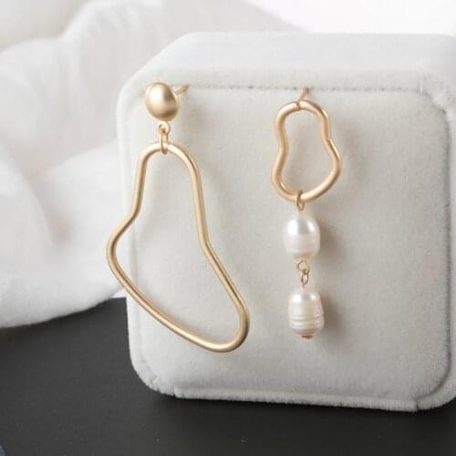 Fashion popular natural freshwater pearl earrings metal geometry asymmetric stud earrings jewelry accessories