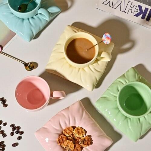 Style Ceramic Cup With Pillow Coaster Creative Couple Milk Coffee Cup Tea Cups Saucers Christmas Gift Box Set Drinkware