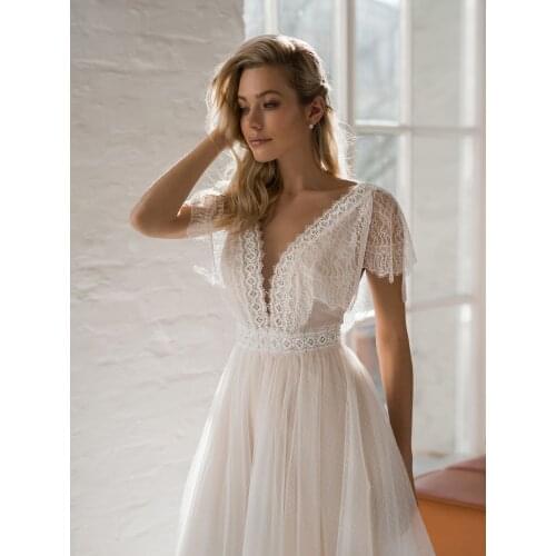 Gy Lace Appliques Champagne Dot Tulle Bride Gowns V-neck Backless Beach Wedding Party Gowns Cap Sleeve Boho Wedding Dresses