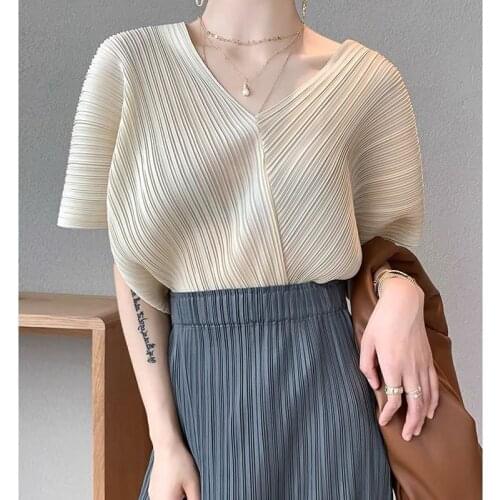 Elegant Pleated Casual T Shirts Women Fashion Short Sleeve Office Blouse Female High Quality V Neck Ol Tees Solid Color T-shirt