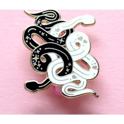 Gothic Yin and Yang Black & White Snakes Brooch Pins Enamel Metal Badges Lapel Pin Brooches Jackets Jeans Fashion Accessories