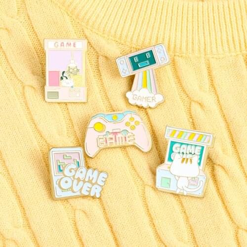 CAME OVER enamel Pins Badge Pink girly heart The cat who loves to play games Brooch bag Lapel Pin jewelry A gift for game lovers
