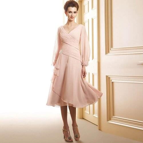 On Sale Charming Pale Pink Mother of the Bride Dresses Short Mother Gowns Long Sleeves V Neckline Wedding Party Dresses 2021 New