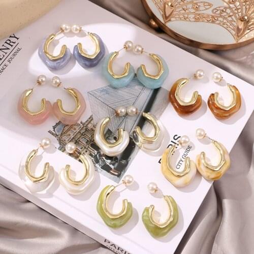 KISS WIFE New Bohemian Geometric Resin Hoop Earrings For Women Cute Colourful Pearl Acrylic Earrings 2021 Trend Fashion Jewelry