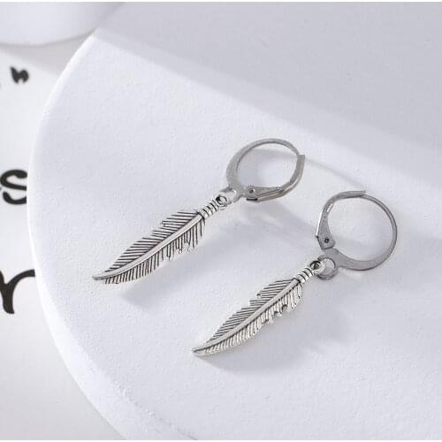 2pcs Punk Earrings Fashion Feather Pendant Personality Titanium Steel Buckle Women Men Jewelry Decoration Charms Male Gift